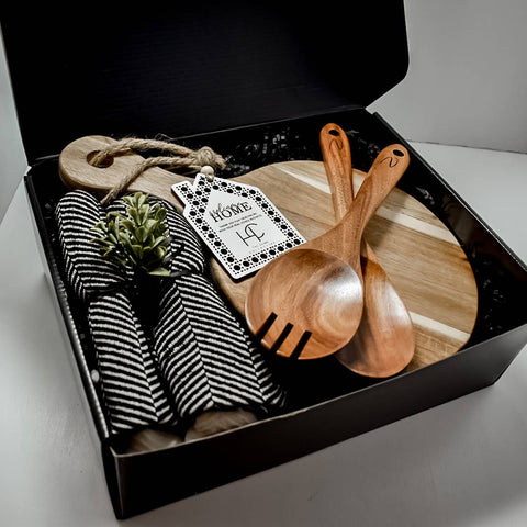 Theba Handmade - Luxury Gift Box- Round Acacia Simple: Yes / #1 / Black Initial Gift Tag